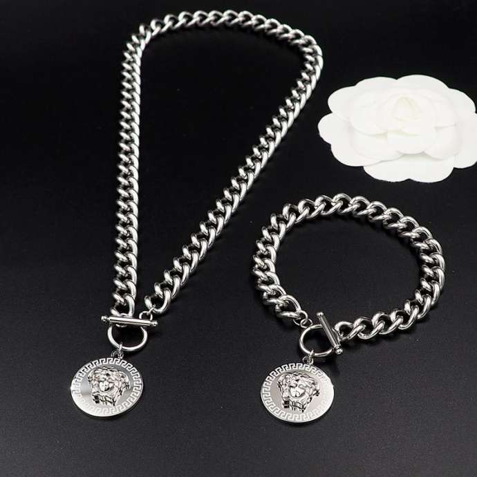 Picture of Versace Sets _SKUVersacesuits12034117228